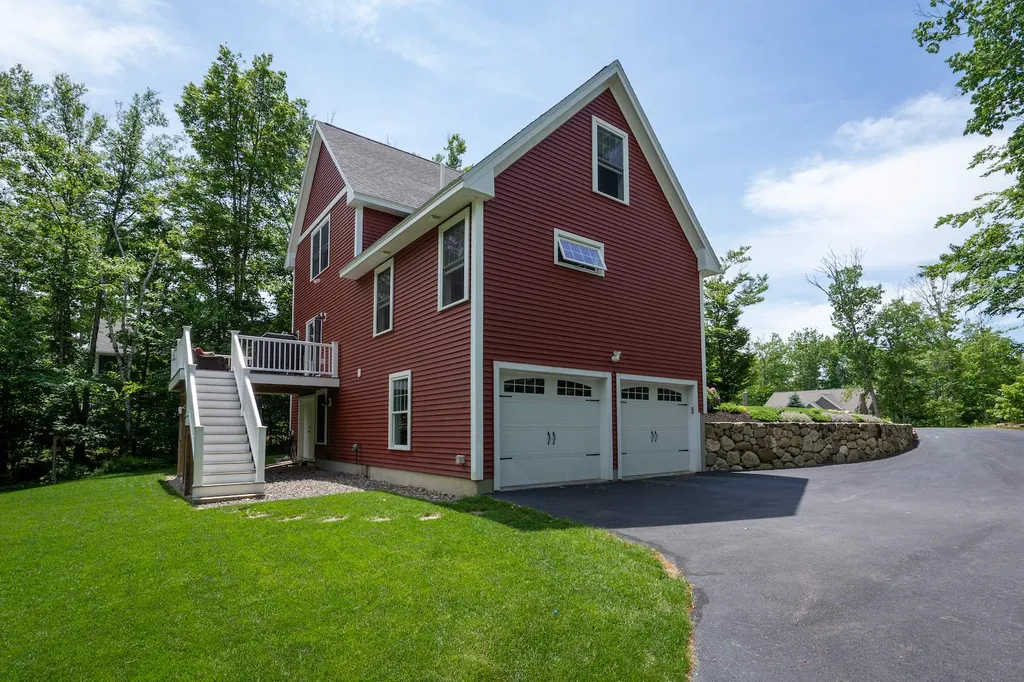 68 Village Place Drive Barrington NH 03825