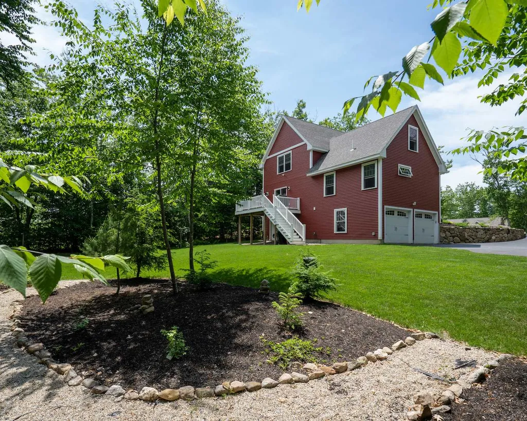 68 Village Place Drive Barrington NH 03825