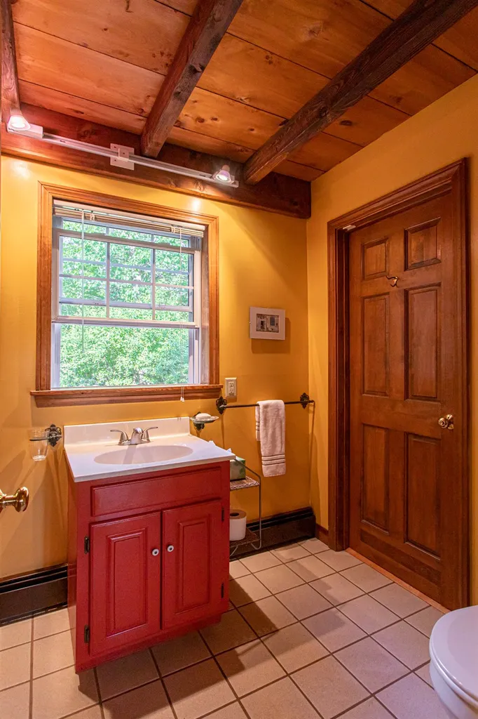 104 Pondview Road Weare NH 03281