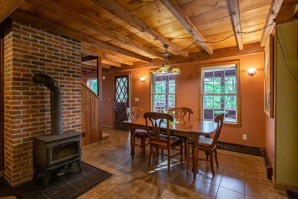 104 Pondview Road Weare NH 03281