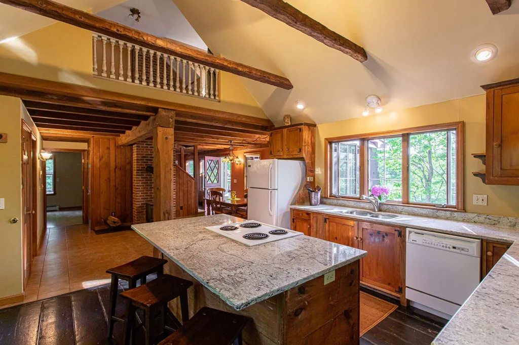 104 Pondview Road Weare NH 03281