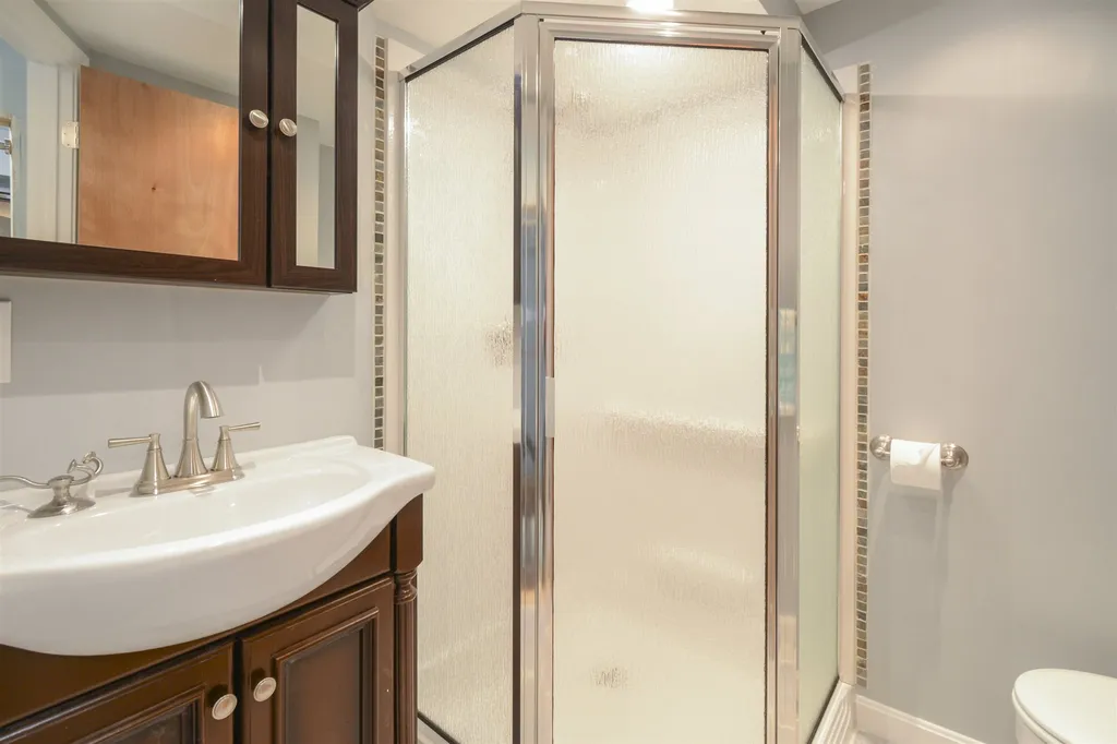 11 Beech Hill Drive Londonderry NH 03053