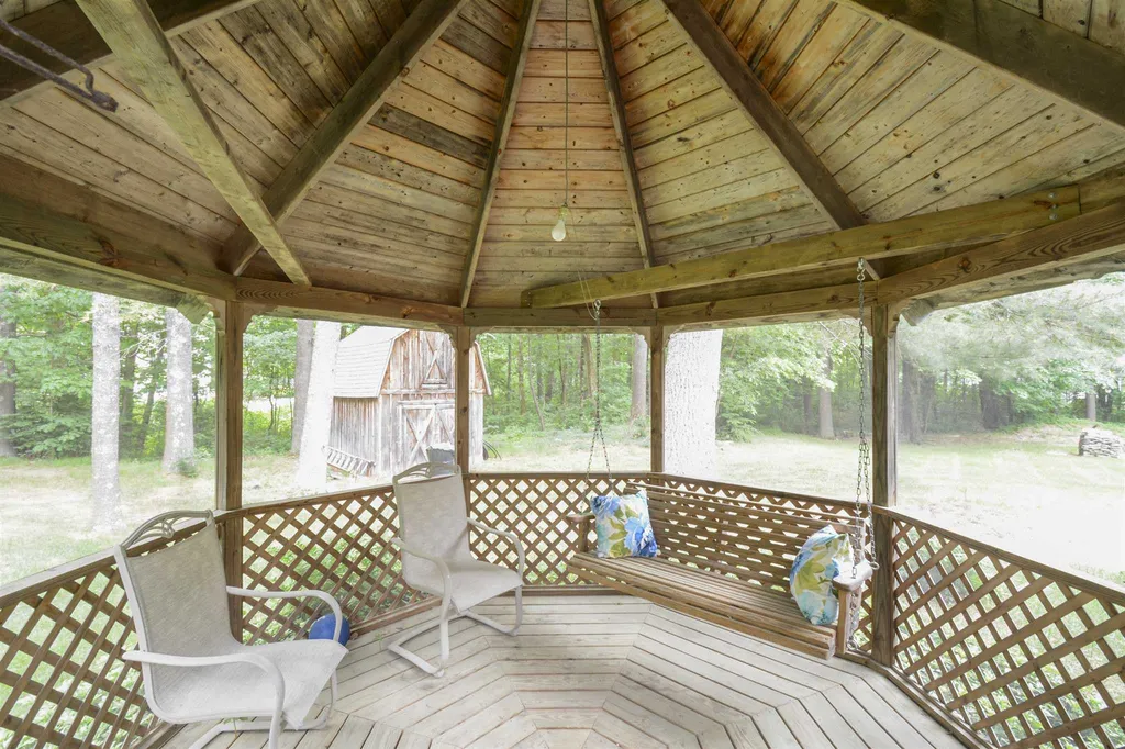 11 Beech Hill Drive Londonderry NH 03053