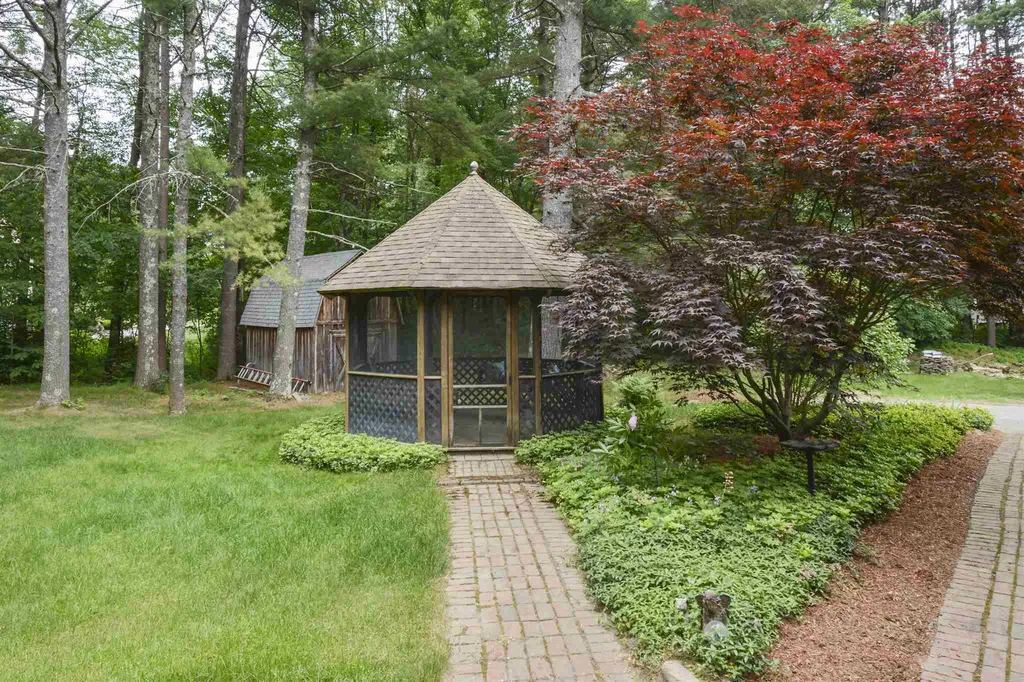 11 Beech Hill Drive Londonderry NH 03053
