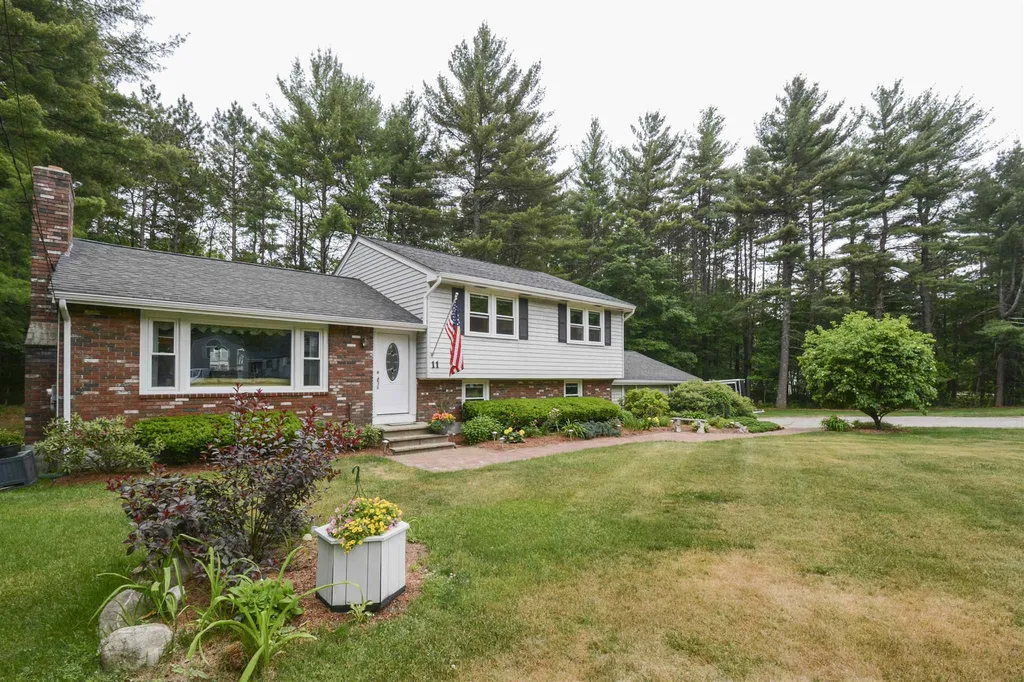 11 Beech Hill Drive Londonderry NH 03053
