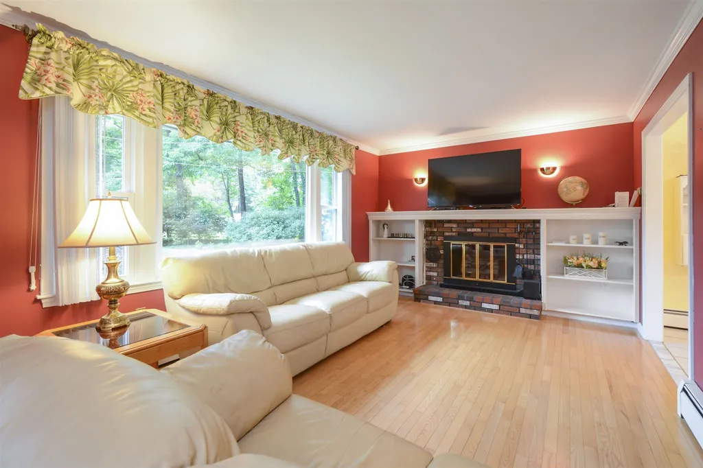 11 Beech Hill Drive Londonderry NH 03053