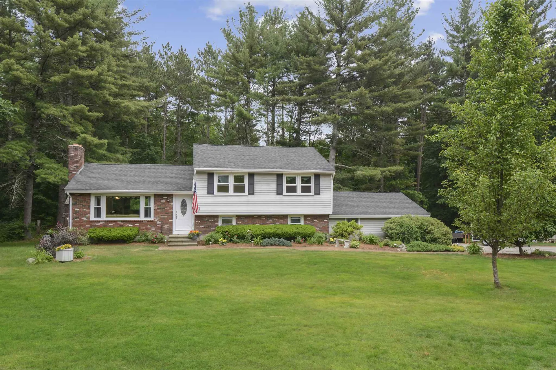 11 Beech Hill Drive Londonderry NH 03053