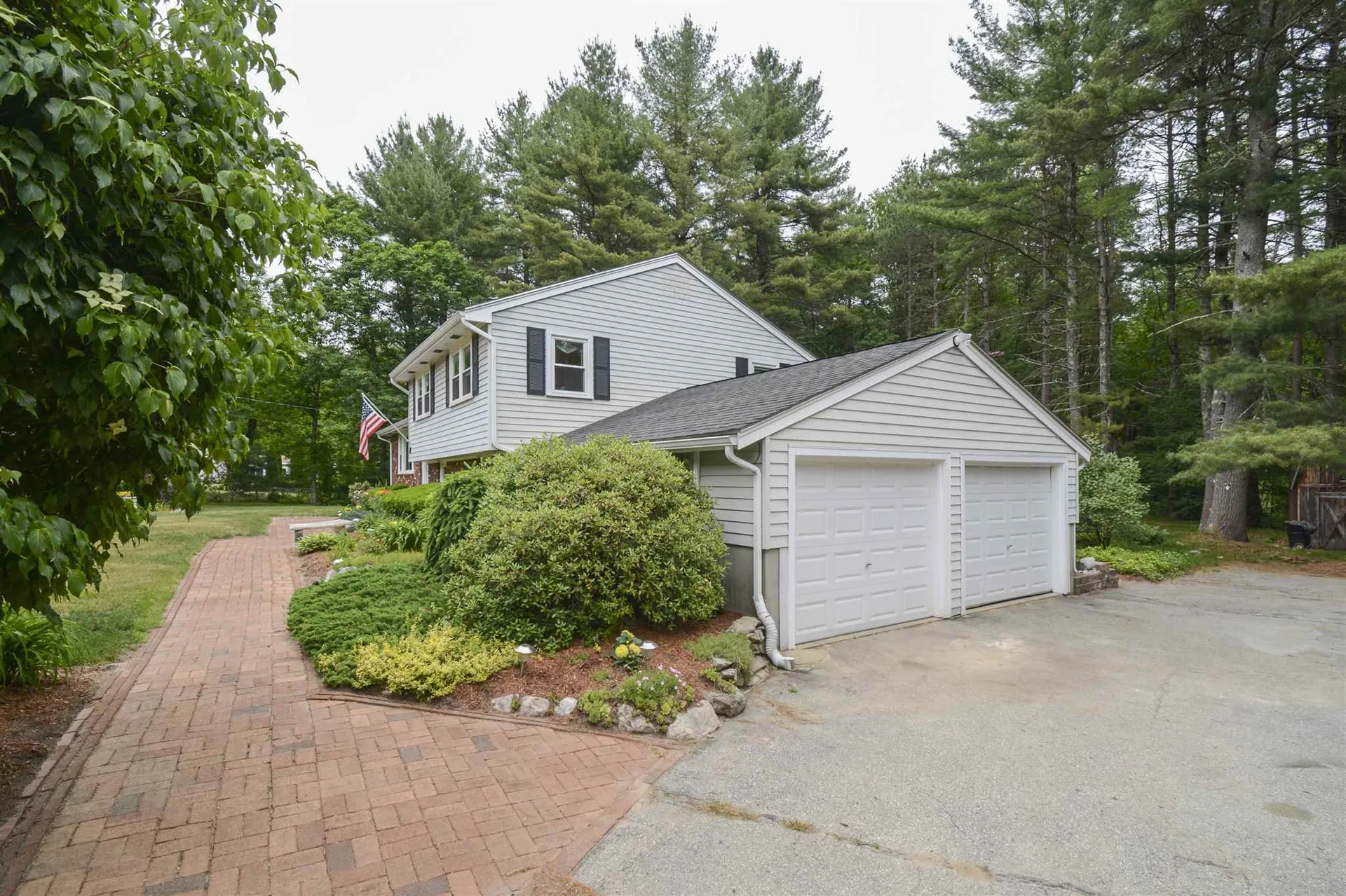 11 Beech Hill Drive Londonderry NH 03053
