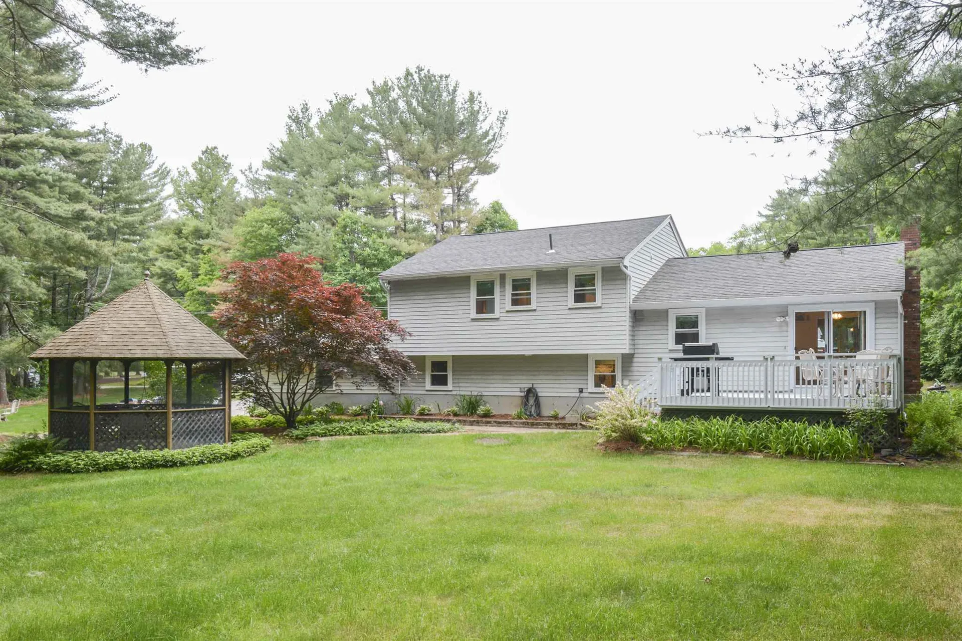 11 Beech Hill Drive Londonderry NH 03053