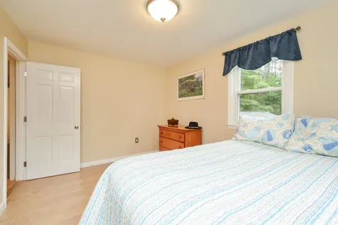 11 Beech Hill Drive Londonderry NH 03053
