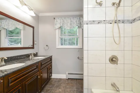 11 Beech Hill Drive Londonderry NH 03053