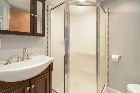 11 Beech Hill Drive Londonderry NH 03053