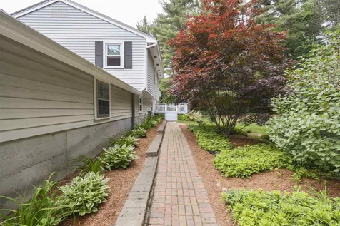 11 Beech Hill Drive Londonderry NH 03053