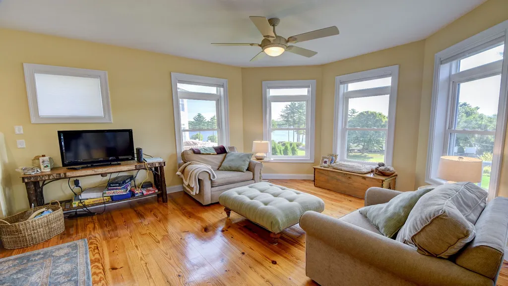 15 Fox Crossing Laconia NH 03246