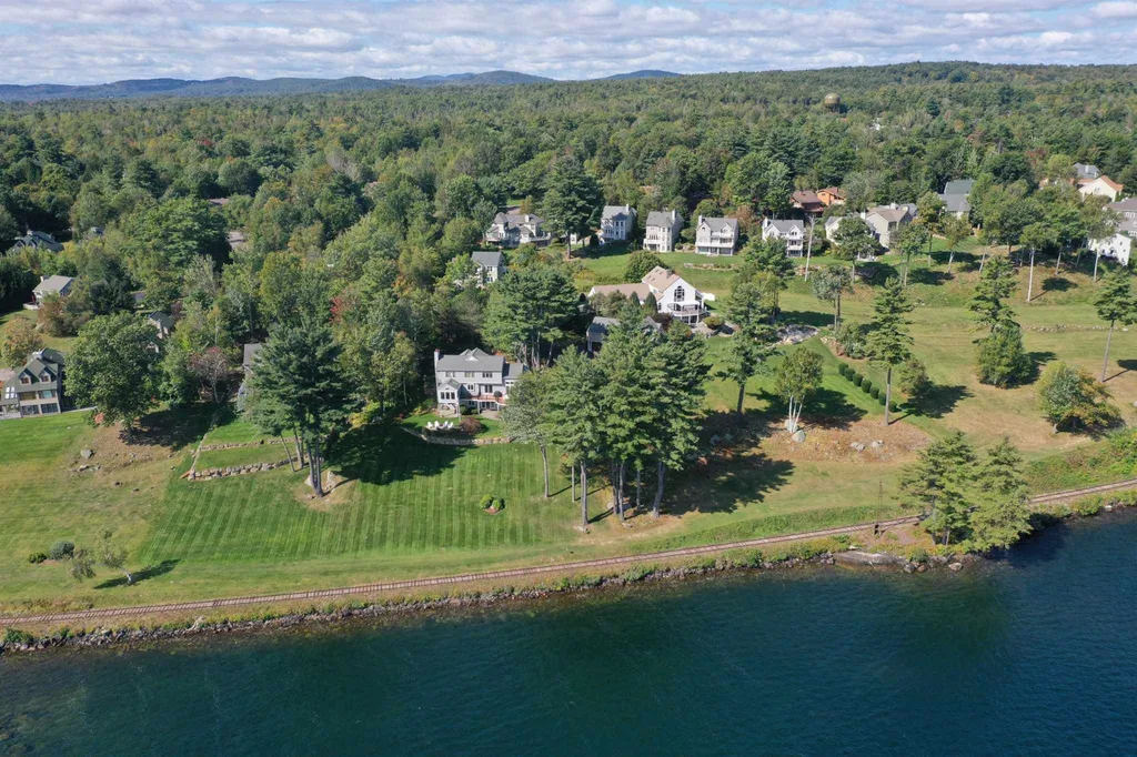 15 Fox Crossing Laconia NH 03246