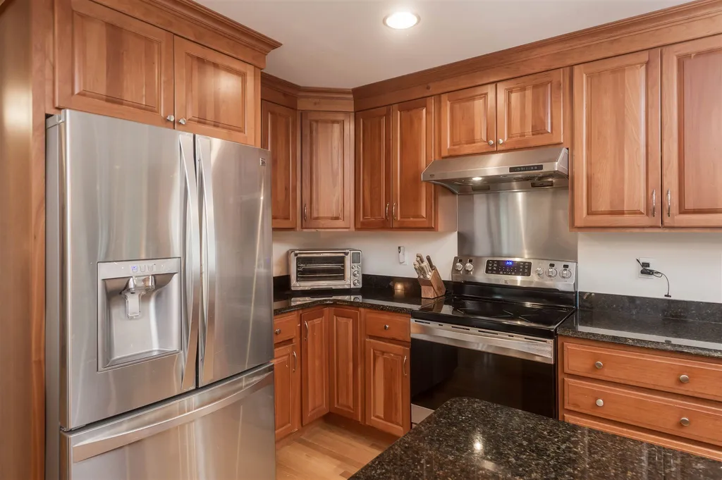 23 Thurston Drive Lee NH 03861