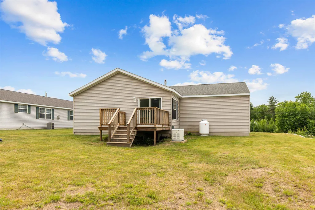 38 Tarah Way Fremont NH 03044