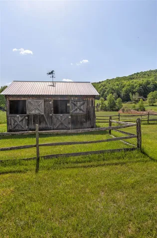 8754 Pomfret Road Pomfret VT 05053