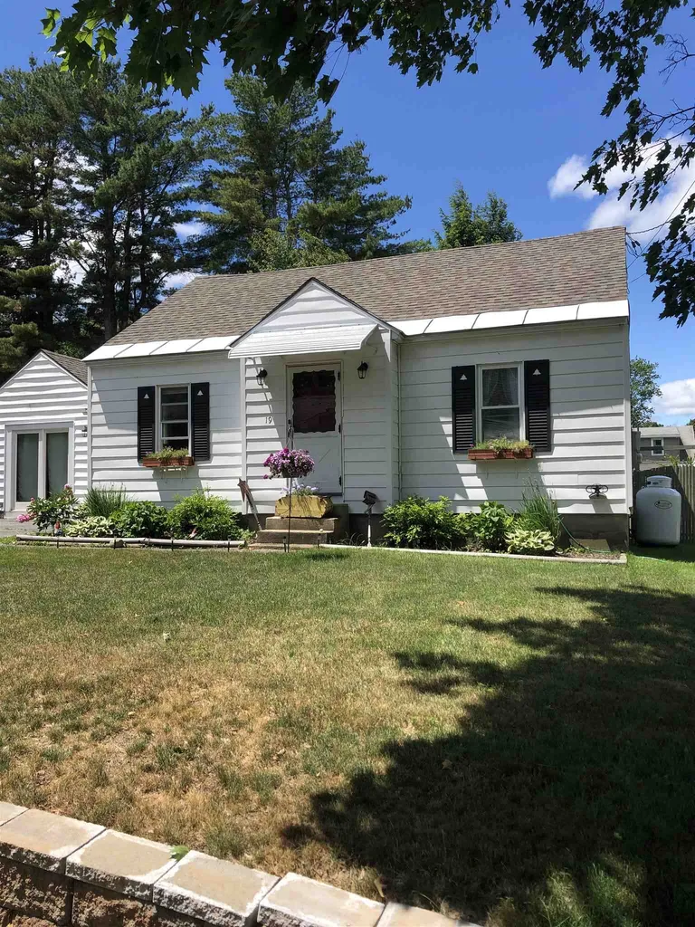 19 Leslie Avenue Claremont NH 03743