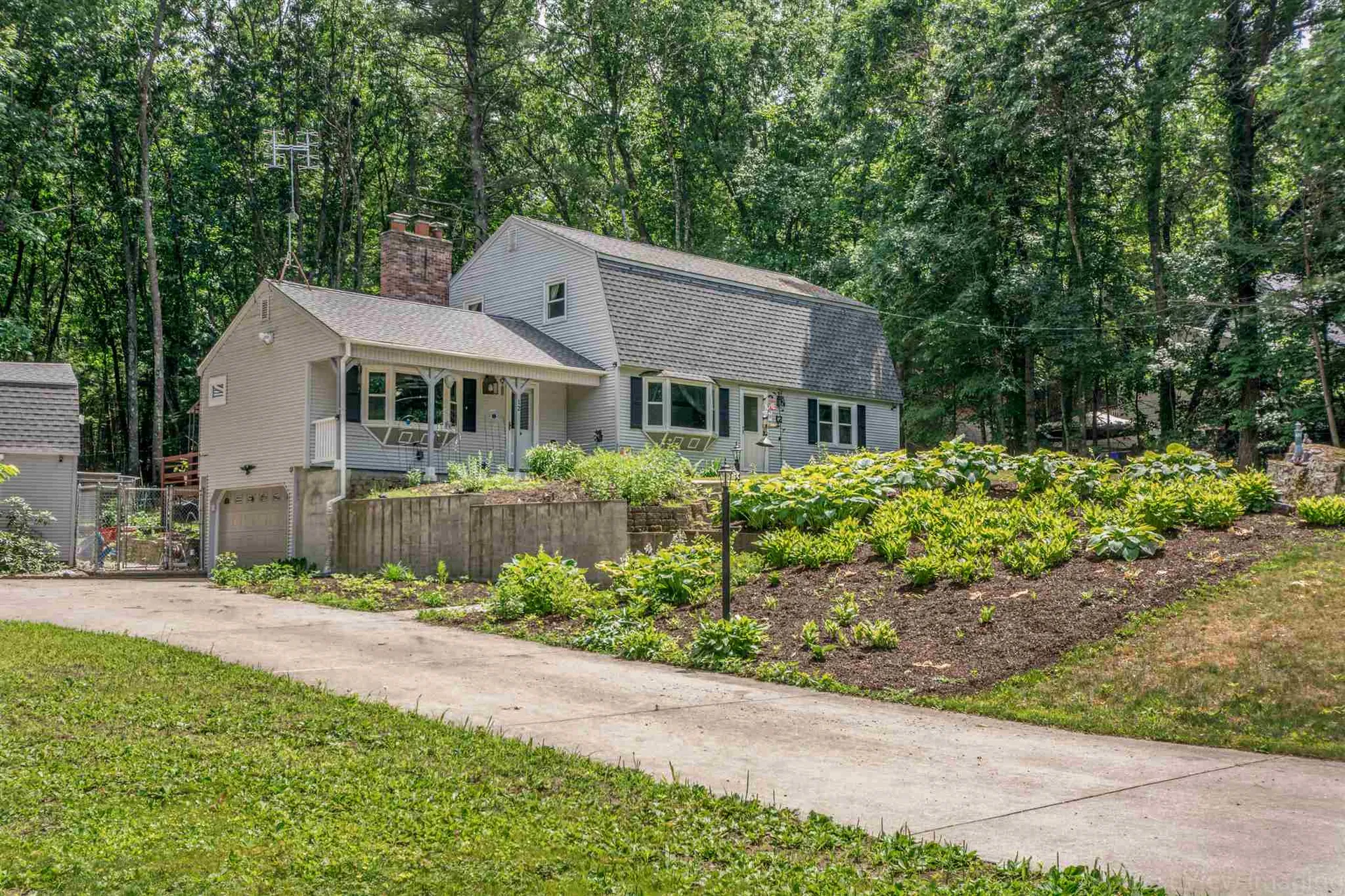 12 Schaefer Circle Hudson NH 03051