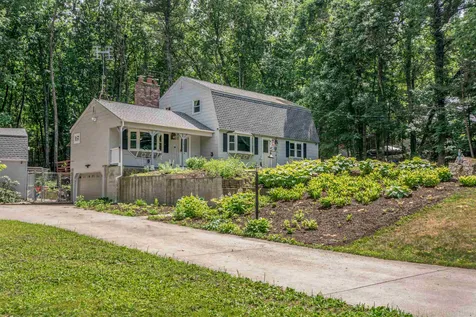 12 Schaefer Circle Hudson NH 03051