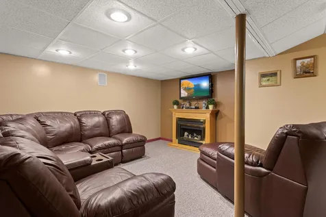 57 Laurel Crest Drive Brookline NH 03033-2137
