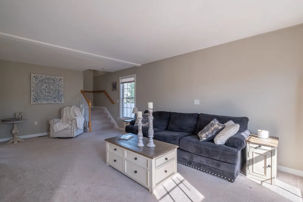 8 Amy Way Concord NH 03303-1045