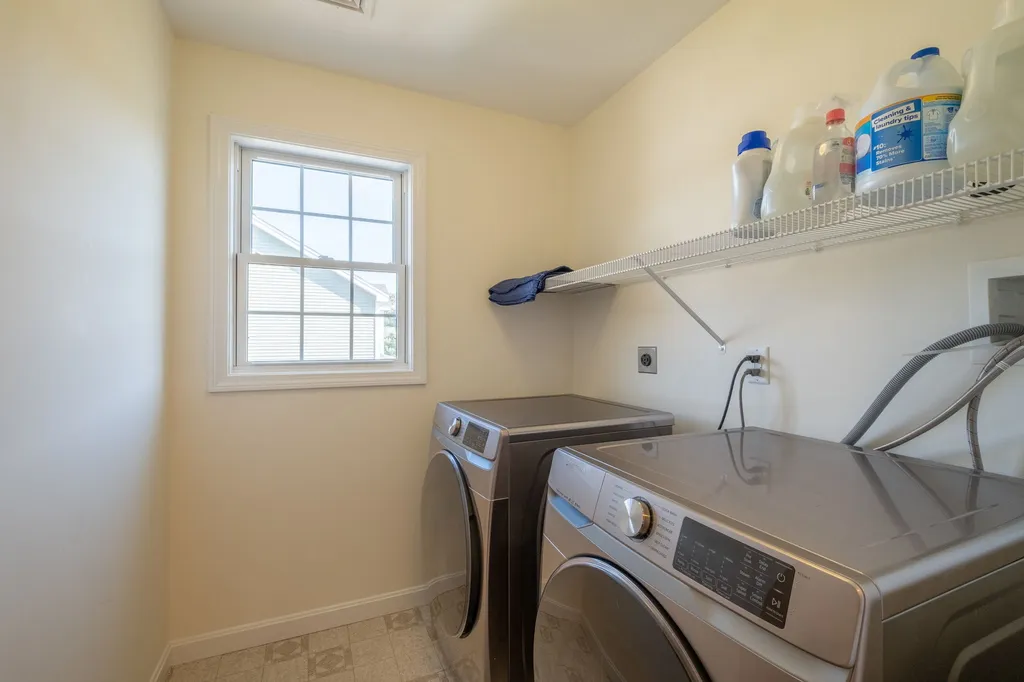 8 Amy Way Concord NH 03303-1045