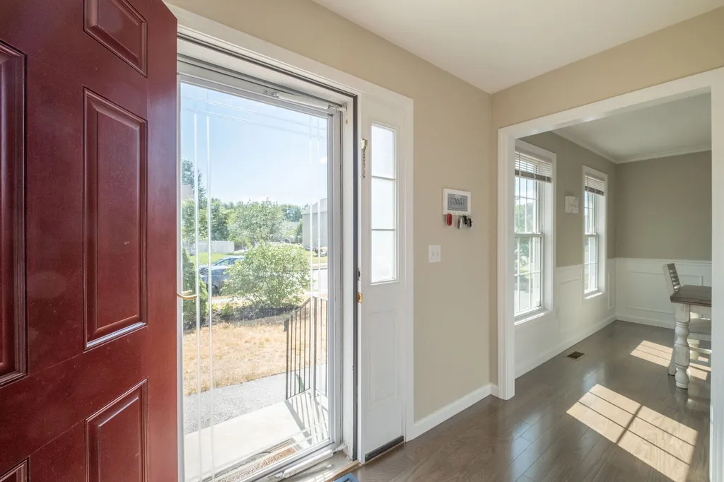 8 Amy Way Concord NH 03303-1045