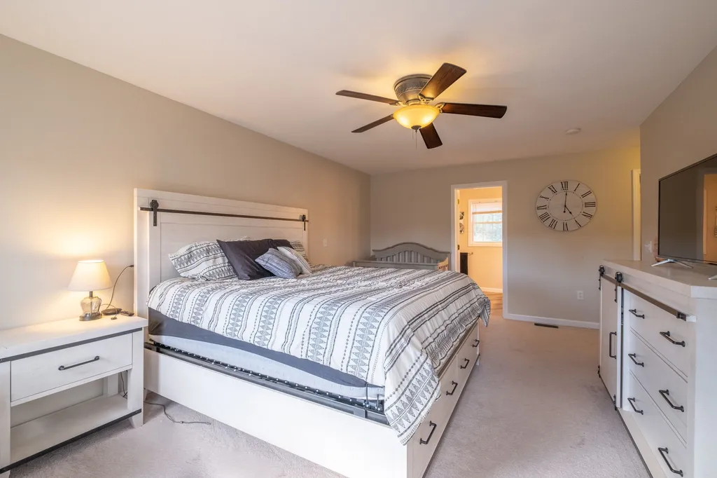 8 Amy Way Concord NH 03303-1045
