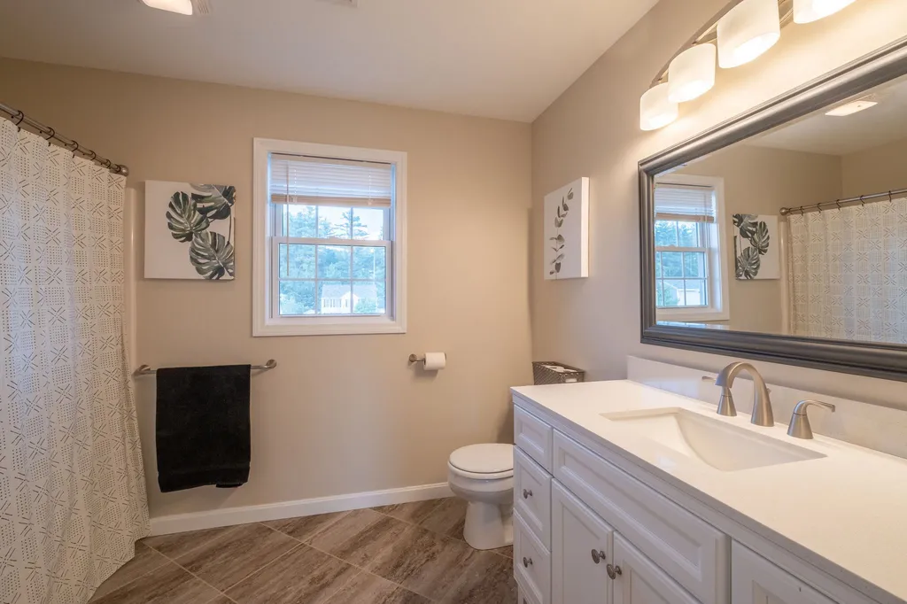 8 Amy Way Concord NH 03303-1045