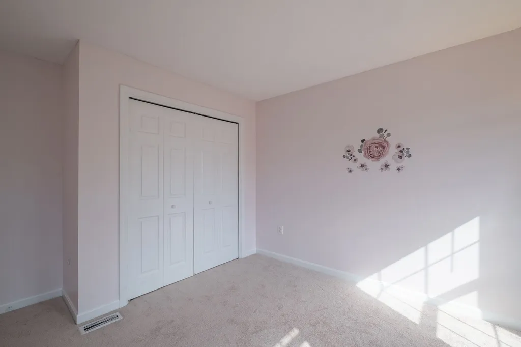 8 Amy Way Concord NH 03303-1045