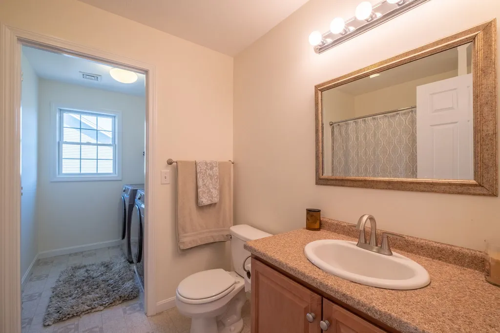 8 Amy Way Concord NH 03303-1045