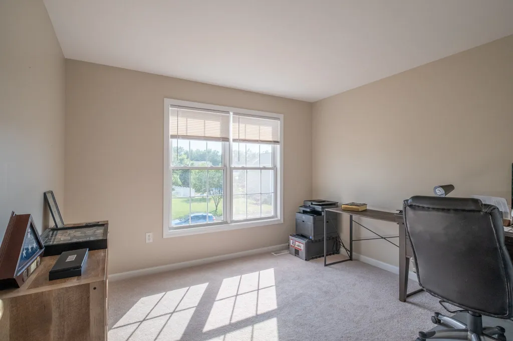 8 Amy Way Concord NH 03303-1045