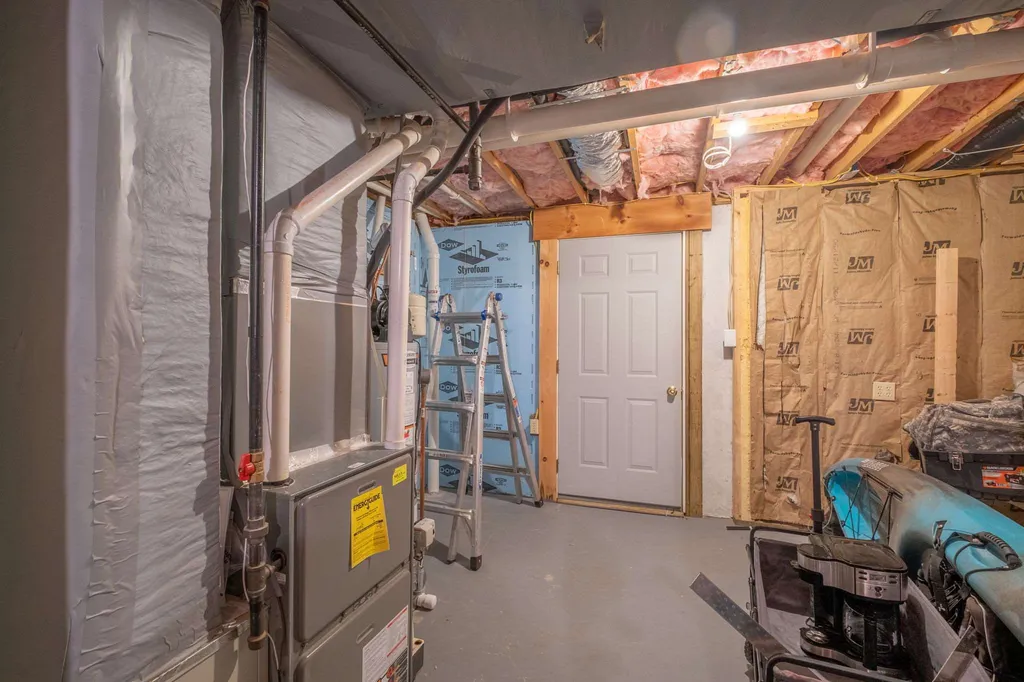 8 Amy Way Concord NH 03303-1045