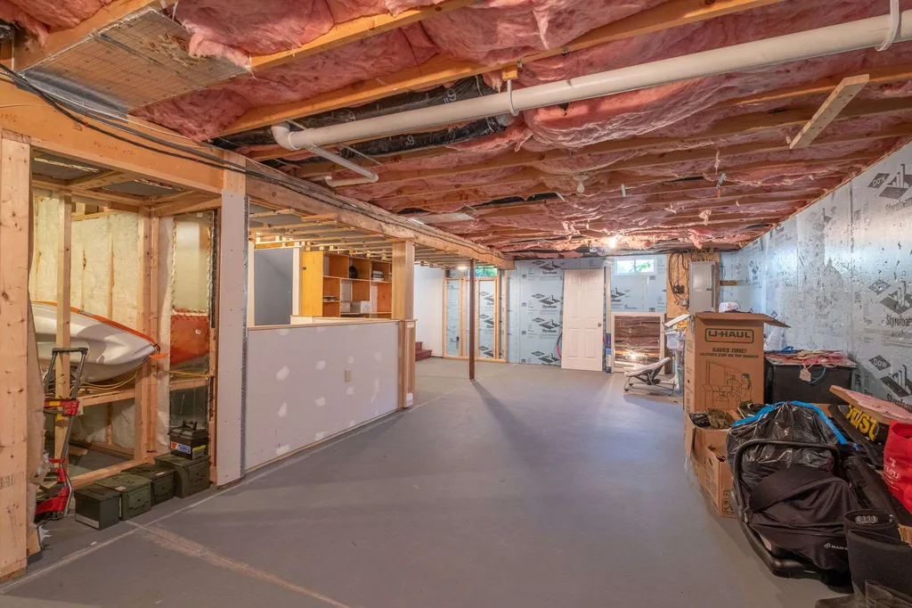 8 Amy Way Concord NH 03303-1045