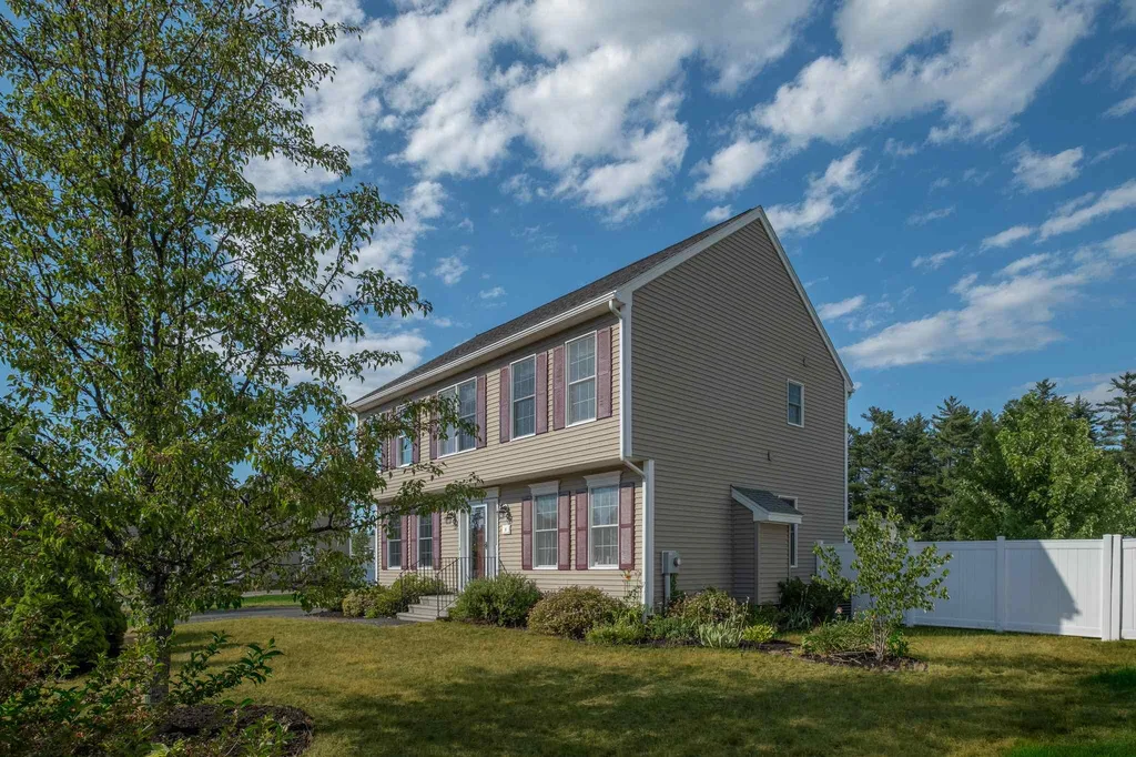 8 Amy Way Concord NH 03303-1045