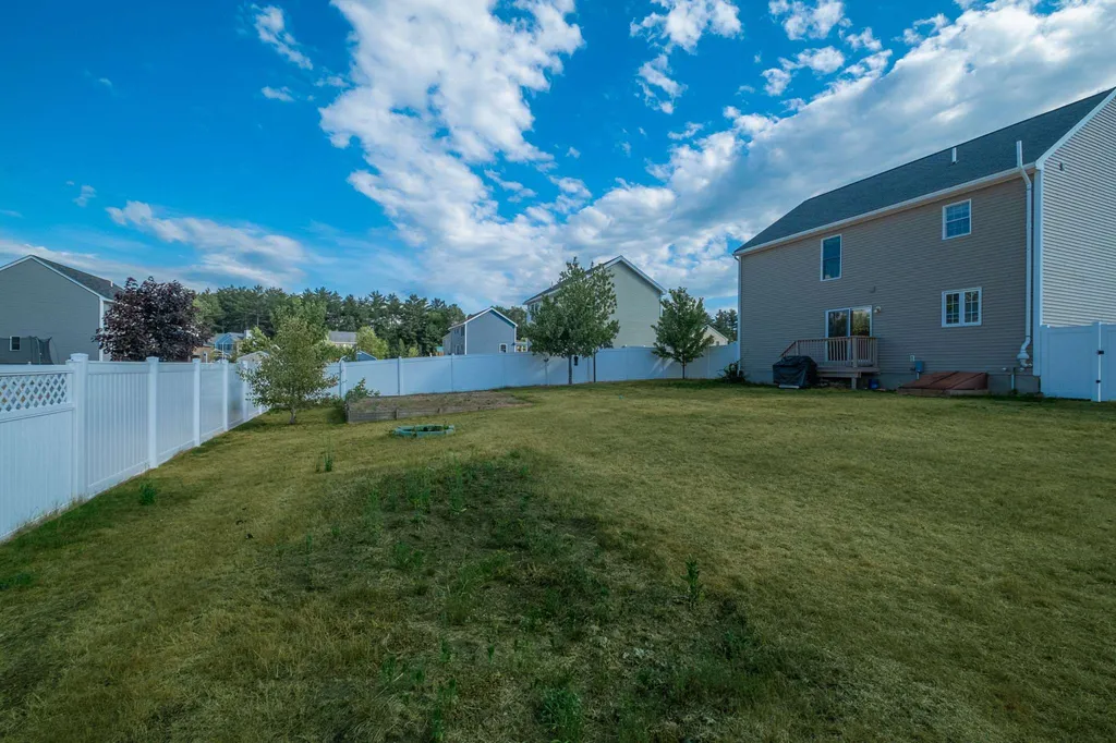 8 Amy Way Concord NH 03303-1045