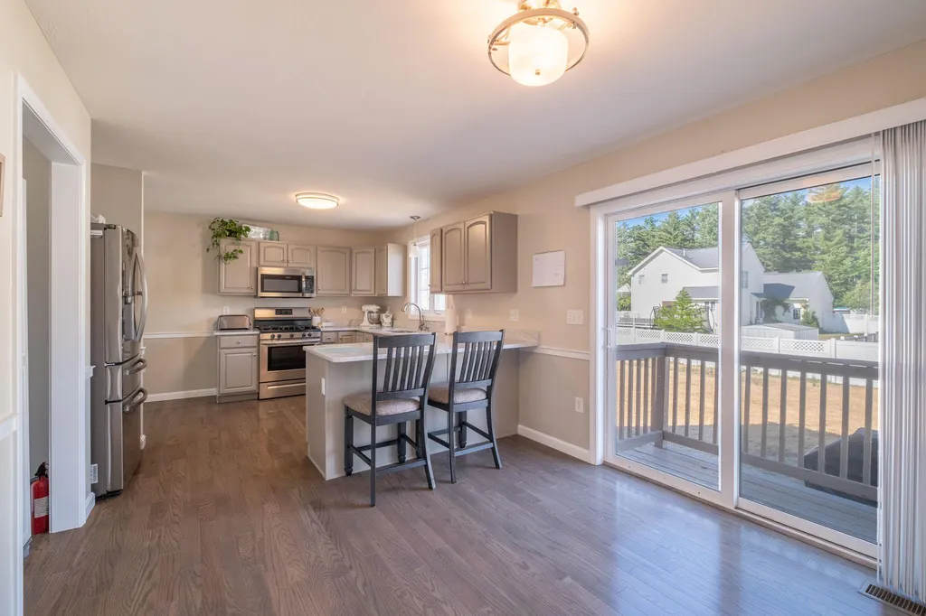 8 Amy Way Concord NH 03303-1045