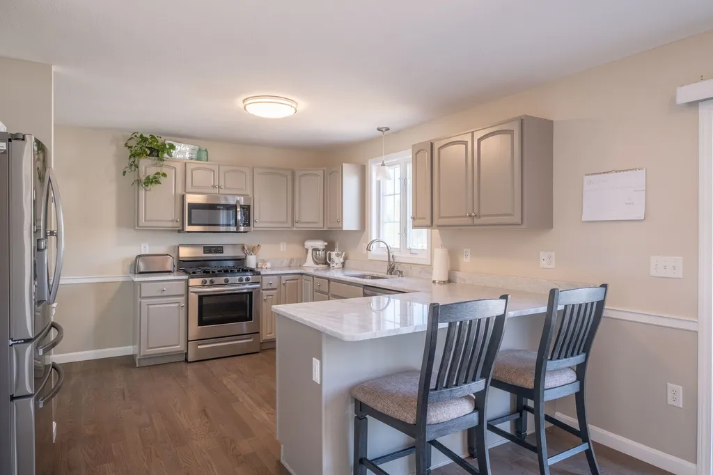 8 Amy Way Concord NH 03303-1045