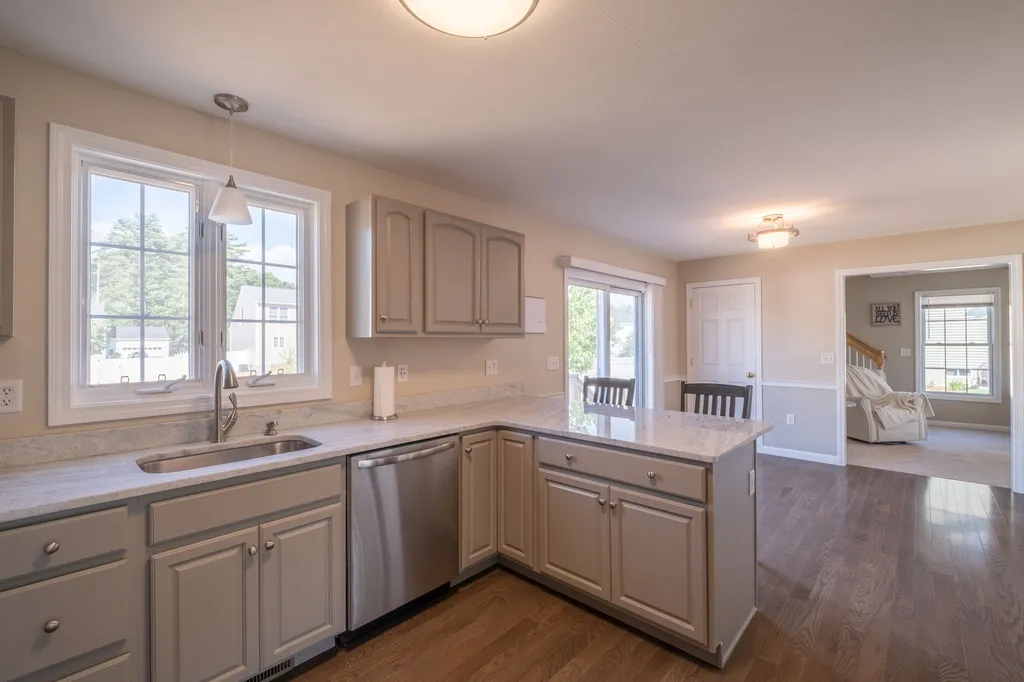 8 Amy Way Concord NH 03303-1045