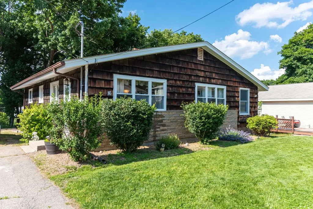 16 Montgomery Avenue Nashua NH 03060