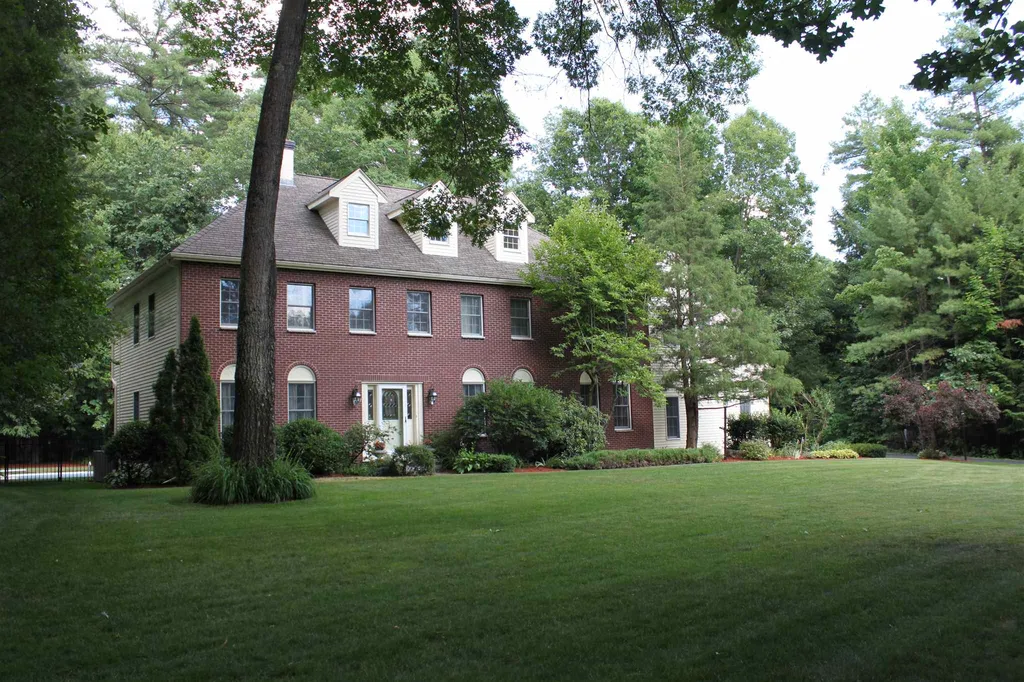 67 Wendover Way Bedford NH 03110