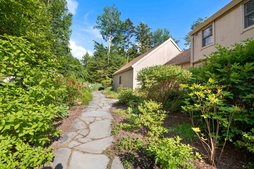 64 Surrey Lane New London NH 03257