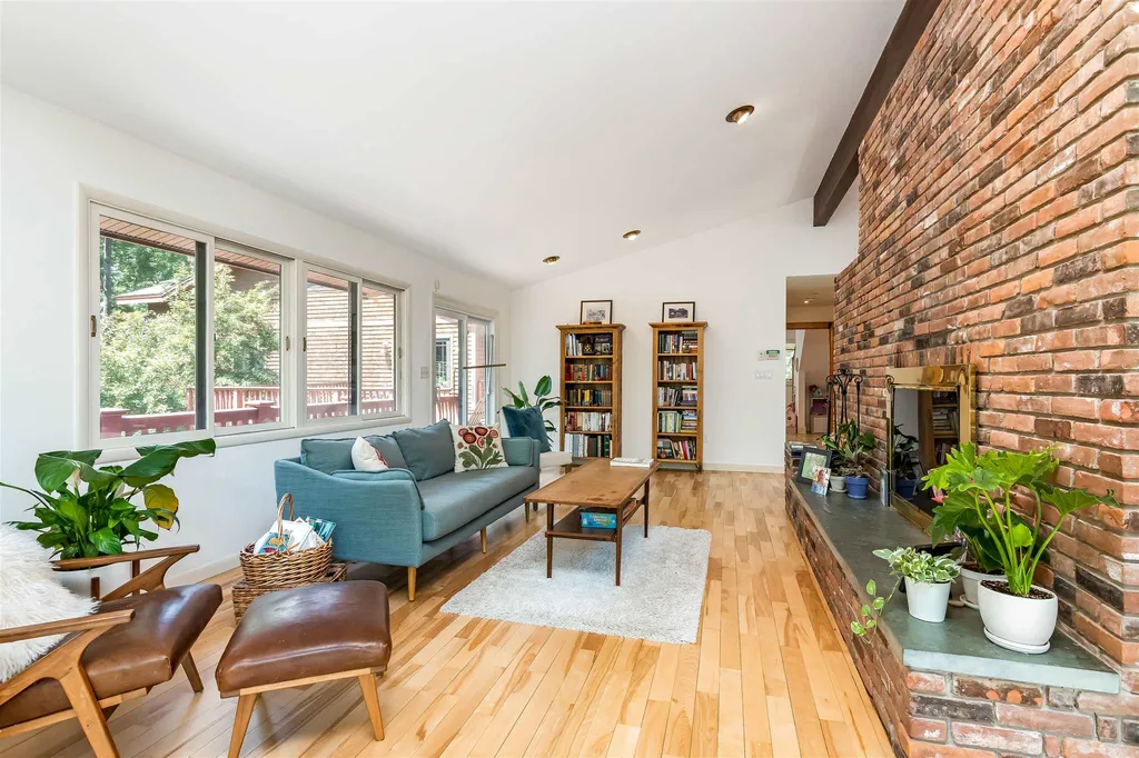 296 South Cove Road Burlington VT 05401