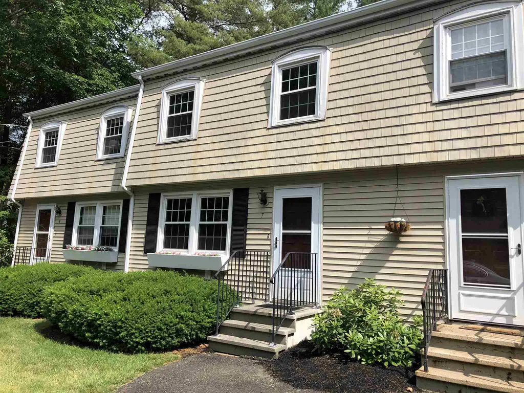 7 Pine Grove Road Exeter NH 03833