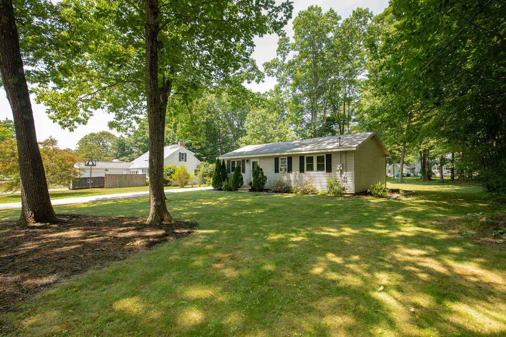 8 Clara Street Exeter NH 03833