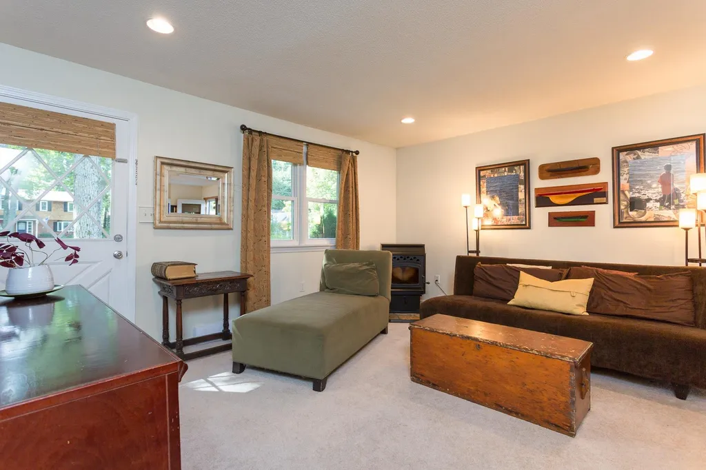 8 Clara Street Exeter NH 03833