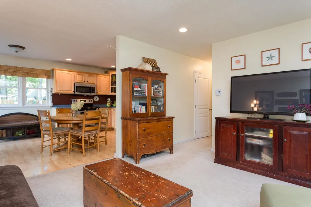 8 Clara Street Exeter NH 03833
