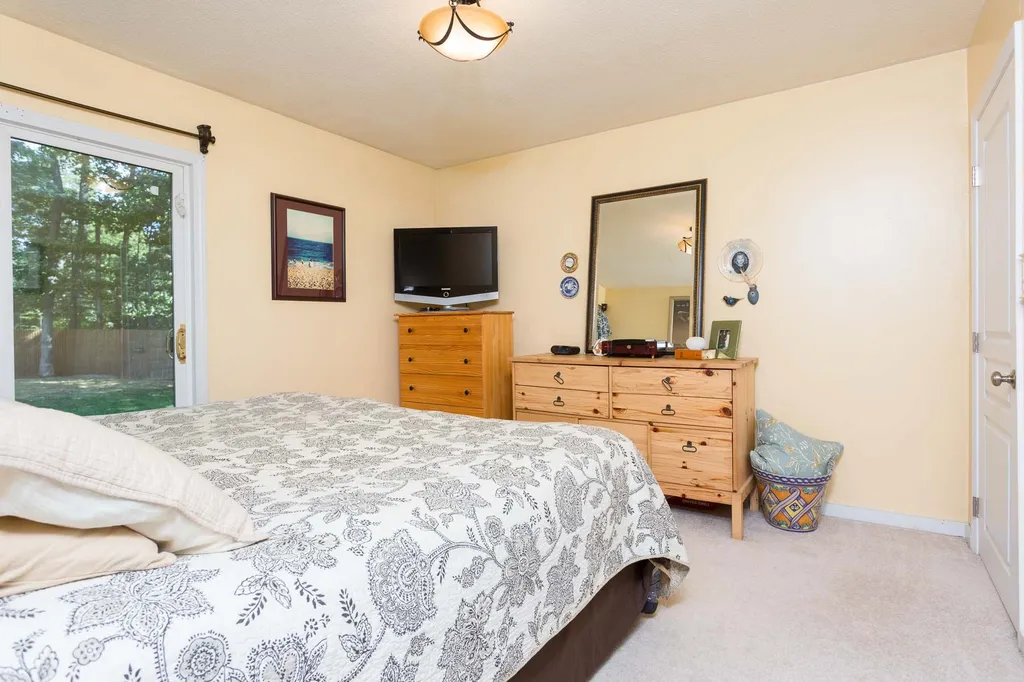 8 Clara Street Exeter NH 03833